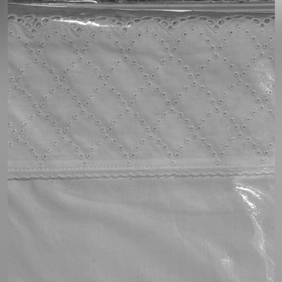 King Sheet Set, Made in Portugal, White sheets with embroidered cuff - Picture 3 of 9